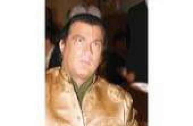 Steven Seagal s-a distrat cu o asiatica in Bucuresti