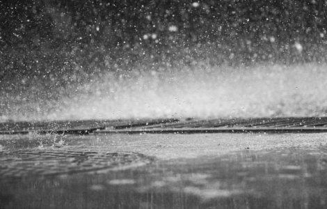 ATENTIONARE meteo: Ploi si vijelii in toata tara, in urmatoarele ore