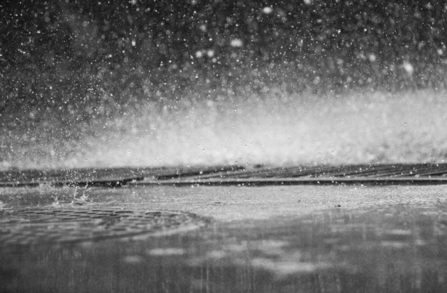 ATENTIONARE meteo: Ploi si vijelii in toata tara, in urmatoarele ore