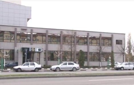 Sute de angajati ai RAAN protesteaza in fata platformei Romag Termo