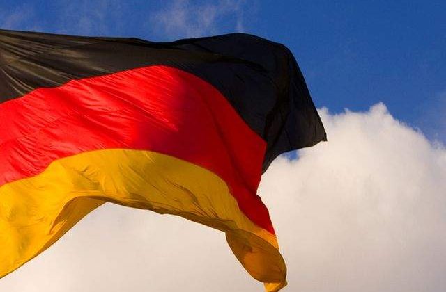 Germania: Ministrul Apararii, acuzat de plagiat