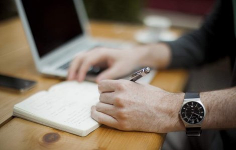 Studiu: Peste 50% dintre romanii cu internet citesc bloguri