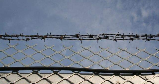 Ungaria: Autoritatile au atasat sarma ghimpata la un gard ridicat la frontiera croata