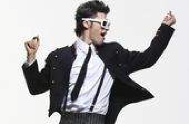 A primit propuneri sexuale in baie