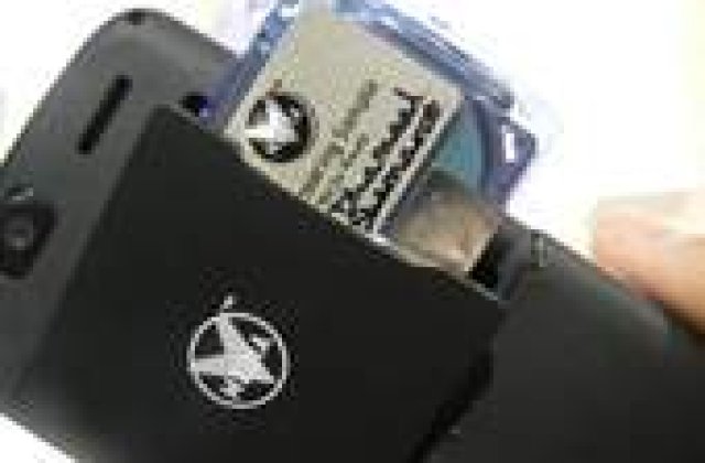 S-a inventat telefonul mobil cu unitate optica!