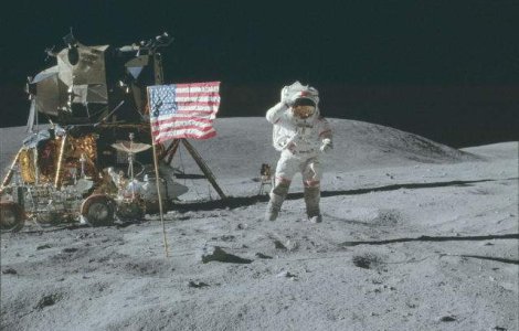  Foto  NASA a publicat peste 8.400 imagini la rezolutie inalta cu misiunile Apollo