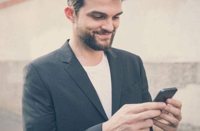 [FOTO] A gresit numarul de telefon si a trimis SMS unui necunoscut. Ce s-a intamplat