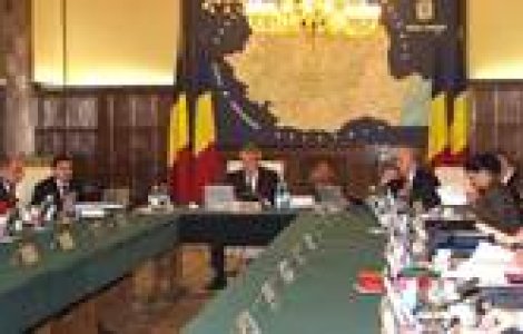 Functionarii, loviti de Executiv