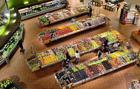 Senat: Magazinele sa vanda 51% carne, legume si fructe din productie romaneasca