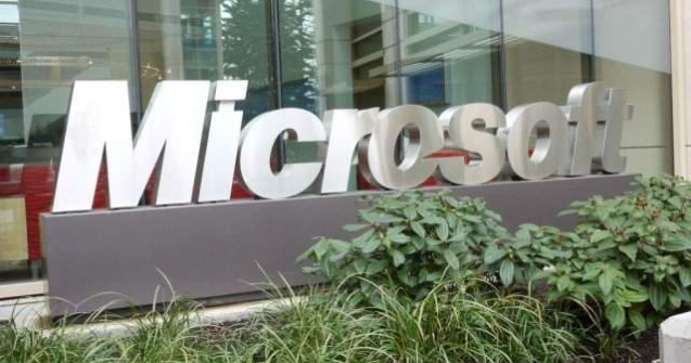  Video  Microsoft a lansat primul sau laptop, Surface Book