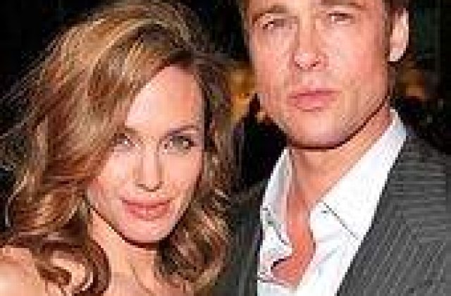 Angelina Jolie a acceptat sa se casatoreasca cu Brad Pitt 