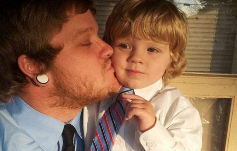 Acest baietel vrea sa fie Elsa de Halloween. Cum a reactionat tatal