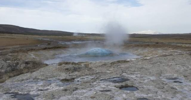 Chile: Turista belgiana, ranita dupa ce a cazut intr-un gheizer pe care incerca sa il fotografieze