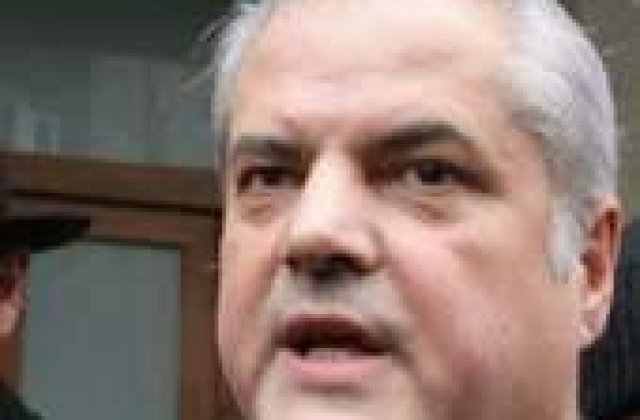 Nastase candideaza cu avant penal