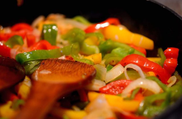 Studiu: 50% dintre romani sunt dispusi la un efort suplimentar pentru a cumpara produse romanesti