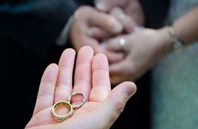 INS: Numarul nasterilor si al casatoriilor, in crestere in luna august