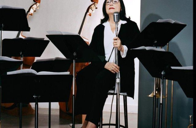 Concertul Nanei Mouskouri de la Bucuresti, reprogramat in 2016