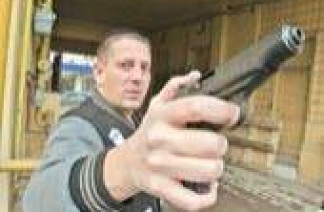 Costin Marculescu si-a luat pistol de frica fostei asociate