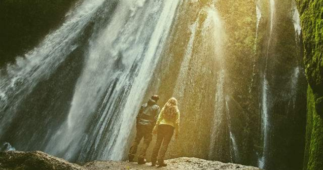  Foto  Au renuntat la o nunta extravaganta pentru a face ASTA