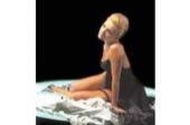 Iat-o pe cea de a doua blonda din viata lui Moga!