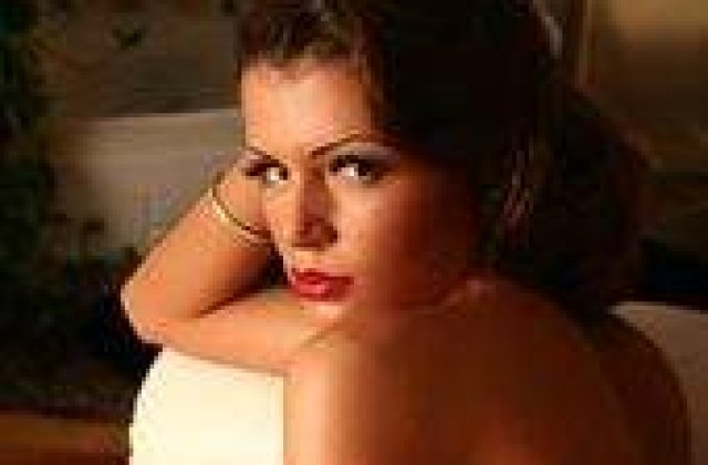 Monica Columbeanu nu se lasa pana nu-l cucereste pe Berlusconi