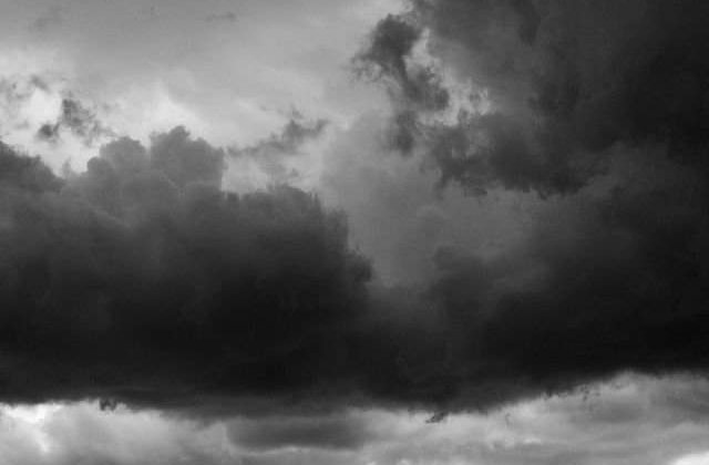 Filipine: Cel putin doi morti si 16.000 de persoane evacuate dupa trecerea Taifunului Koppu