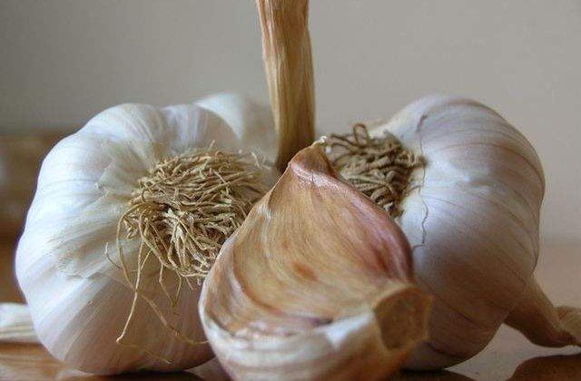 Nelipsit din orice casa! Ce nu stiai ca poti face cu usturoiul