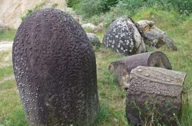 Descopera-ti tara! Fenomenul care fascineaza: Trovantii, pietrele care cresc