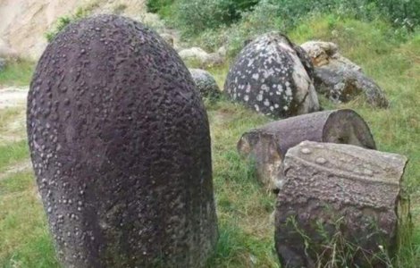 Top  Descopera-ti tara! Trovantii, pietrele care cresc