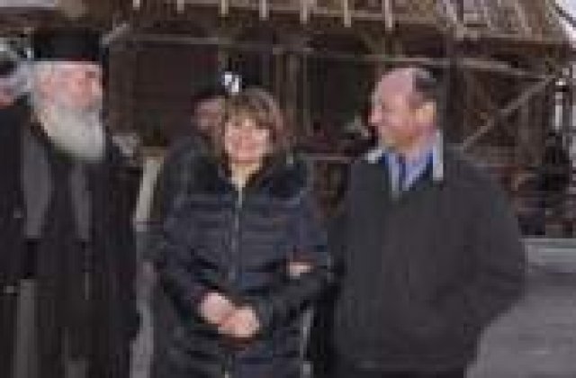 Basescu si secuii : 'numai asa avem sanse sa traim bine'