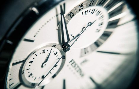 Romania trece in weekend la ora oficiala de iarna
