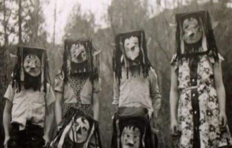  Top  Iti dau fiori! Costumatii tematice, de epoca, create sa socheze