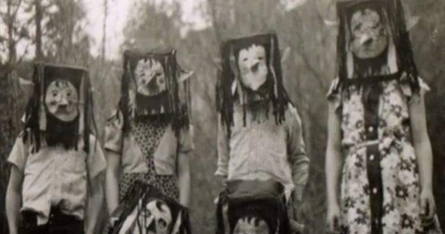  Top  Iti dau fiori! Costumatii tematice, de epoca, create sa socheze