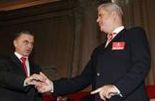 Geoana i-a cerut prietenia lui Nastase