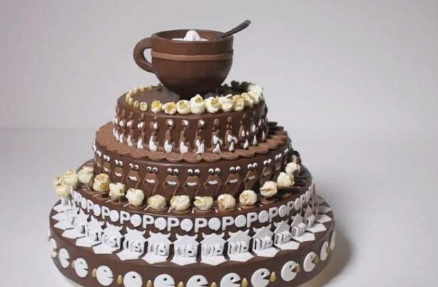 [VIDEO] Arata ca un tort obisnuit. Ce se intampla cand cineva il invarte