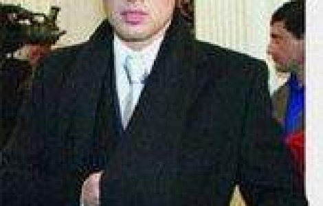 Mutu sta pe tusa o luna