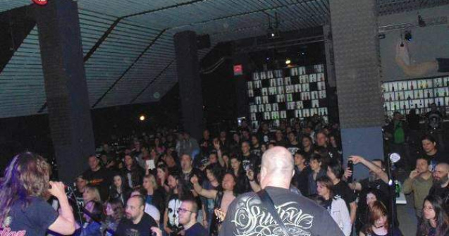  Video  Inregistrare video din debutul concertului din Colectiv