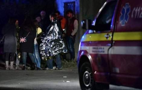 Cinci saci cu telefoane mobile si haine, ridicati de la locul tragediei din Colectiv