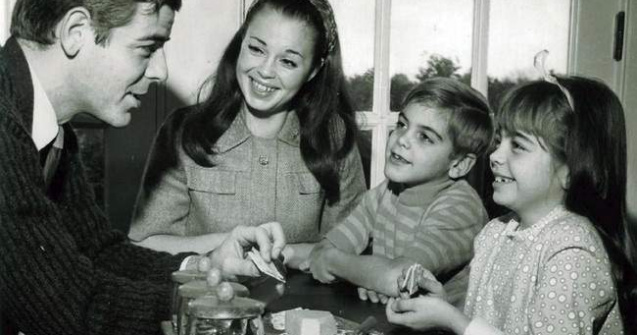  Top  Nu le-ai vazut niciodata asa! Cum aratau celebritatile in tinerete