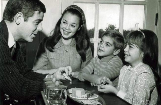 Nu le-ai vazut niciodata asa! Cum aratau celebritatile in tinerete