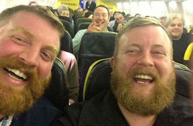 [FOTO] Cineva se asezase pe scaunul lui in avion. Cand a vazut cine e, a ramas fara cuvinte