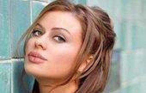 Femeia perfecta : Carlizina Jolectron!