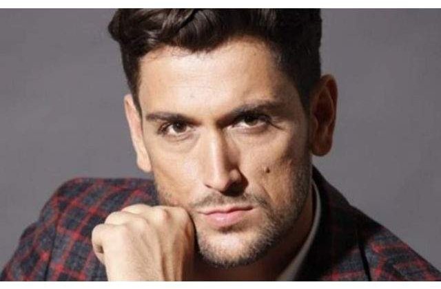 Incendiul din Colectiv: Cezar Ouatu doneaza incasarile concertului sau "One Voice Show" victimelor