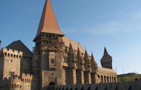  Top  Descopera-ti tara! Destinatia de basm a Romaniei: Castelul Corvinilor