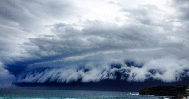 Un nor spectaculos a intunecat cerul de pe o plaja din Sydney