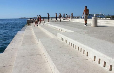 Asculta Marea Adriatica si vantul cantand la orga