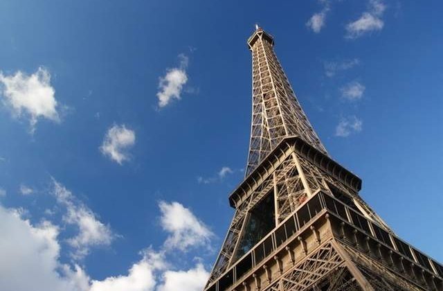 Din ratiuni de securitate, Turnul Eiffel ramane inchis cel putin cateva zile
