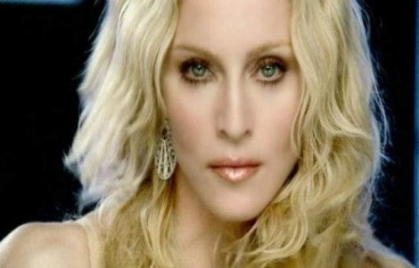  Video  Madonna le-a adus un omagiu victimelor atacurilor de la Paris