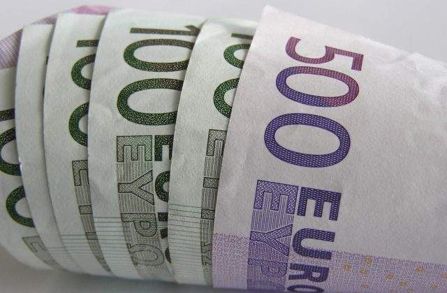 Atacurile din Paris: Euro, la minimul ultimelor sase luni si jumatate fata de yen si dolar