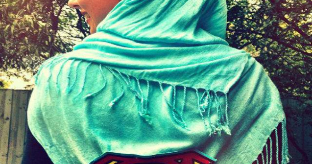 O musulmana doneaza un dolar pentru fiecare tweet rautacios primit